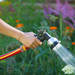 お庭の植物への水やりに便利！おすすめ散水用ロングノズルをご紹介 - ガーデニングのいいモノ見つかる Garché